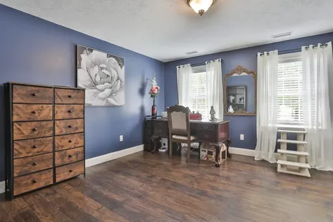 8 Bicentennial Drive Nashua NH 03062