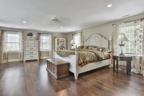 8 Bicentennial Drive Nashua NH 03062