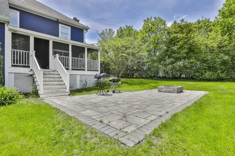 8 Bicentennial Drive Nashua NH 03062