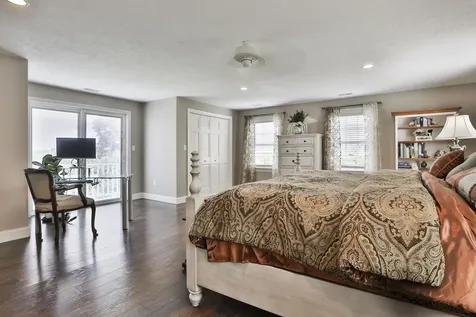 8 Bicentennial Drive Nashua NH 03062