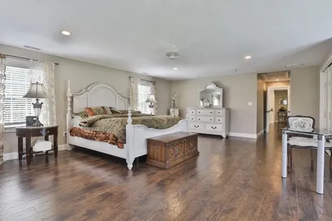 8 Bicentennial Drive Nashua NH 03062