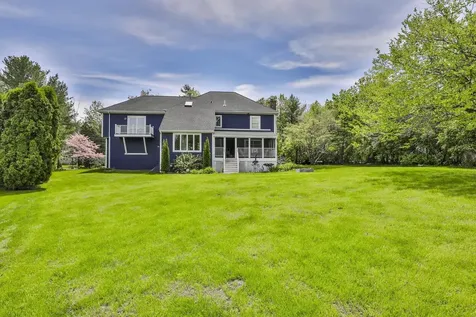 8 Bicentennial Drive Nashua NH 03062