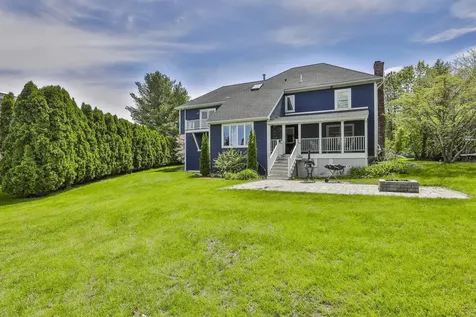 8 Bicentennial Drive Nashua NH 03062