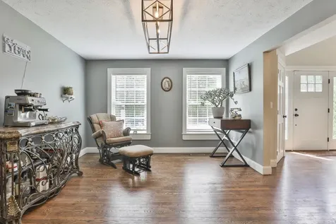 8 Bicentennial Drive Nashua NH 03062