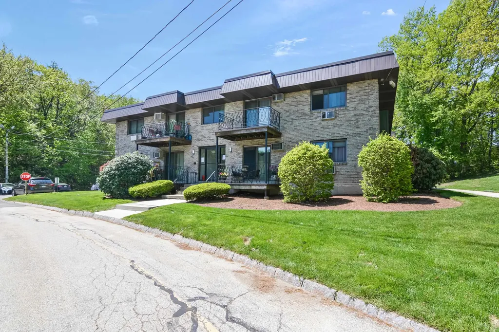 10 Strawberry Bank Road Nashua NH 03062