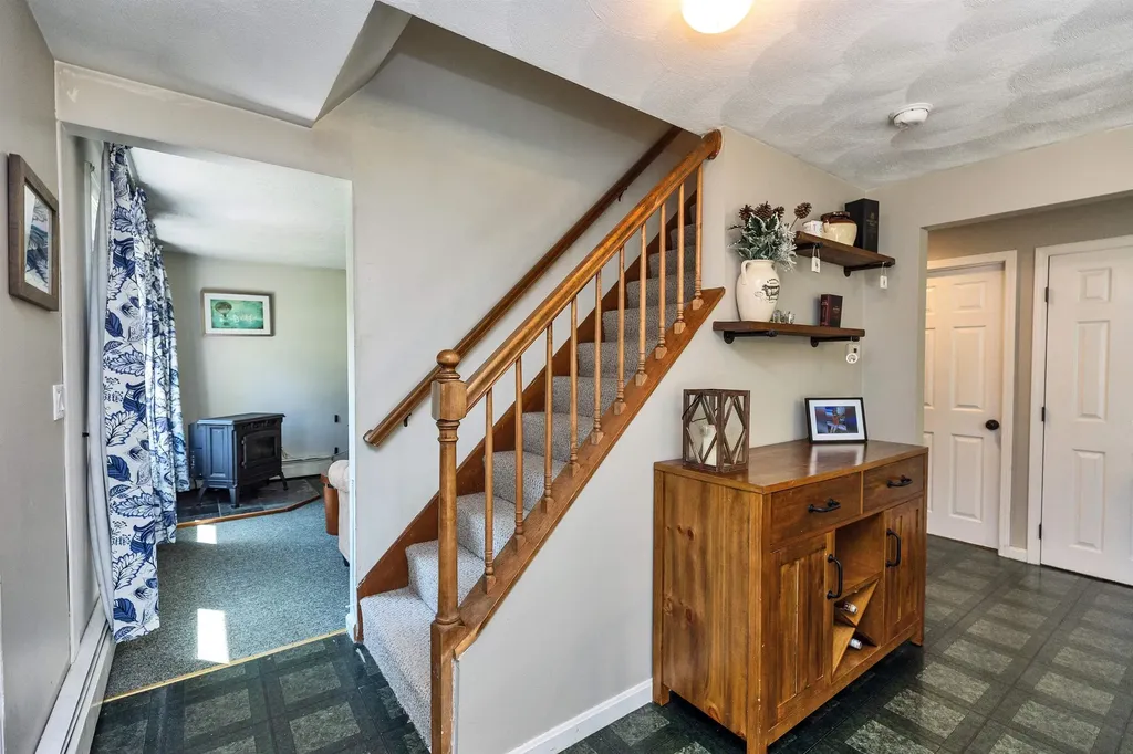 3 Pondview Drive Litchfield NH 03052