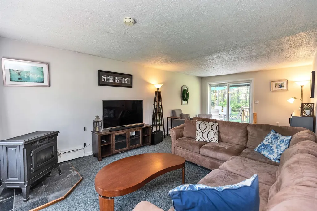 3 Pondview Drive Litchfield NH 03052