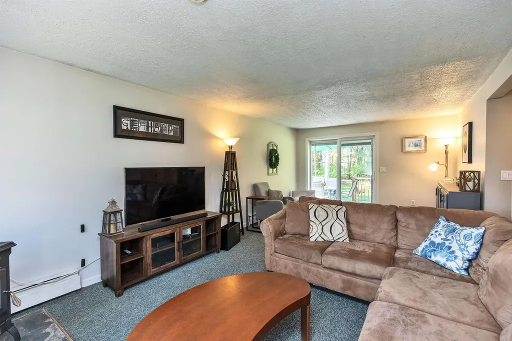 3 Pondview Drive Litchfield NH 03052