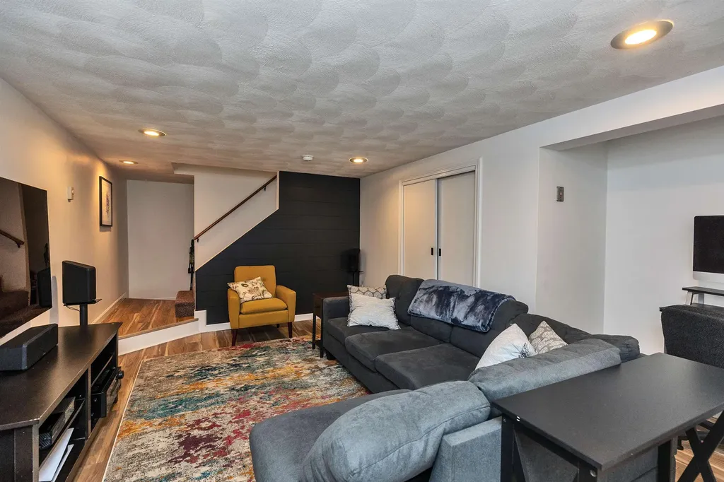 3 Pondview Drive Litchfield NH 03052