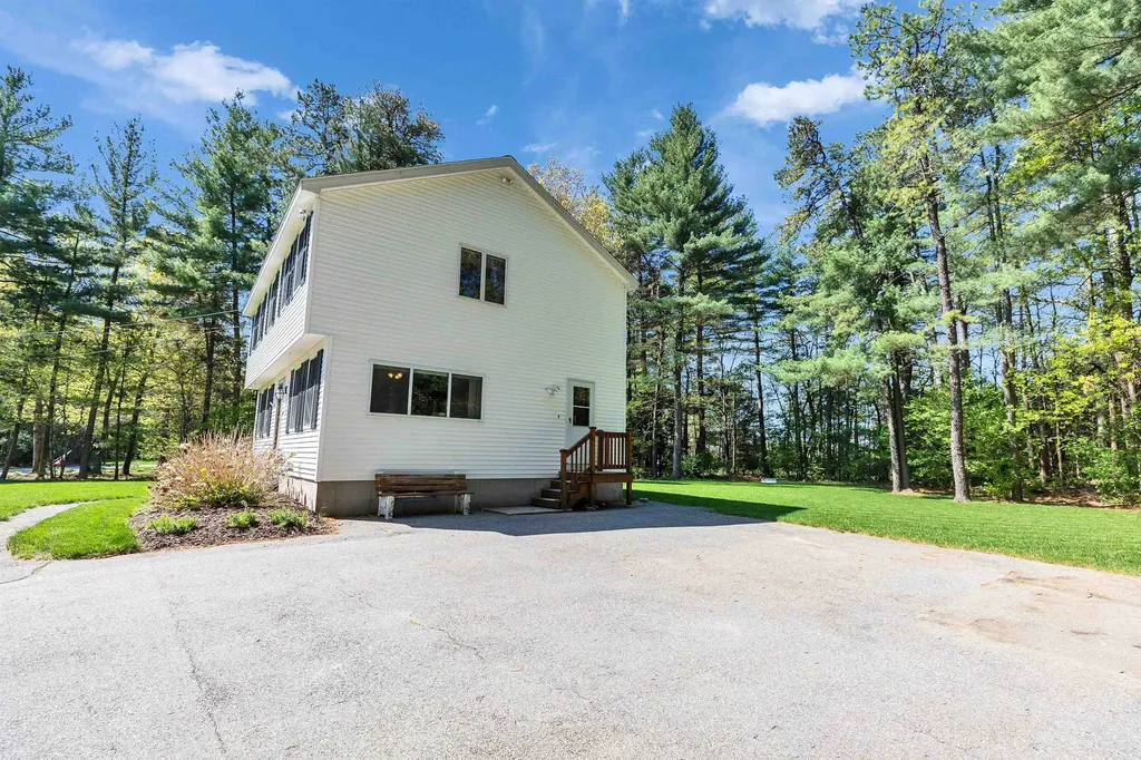 3 Pondview Drive Litchfield NH 03052