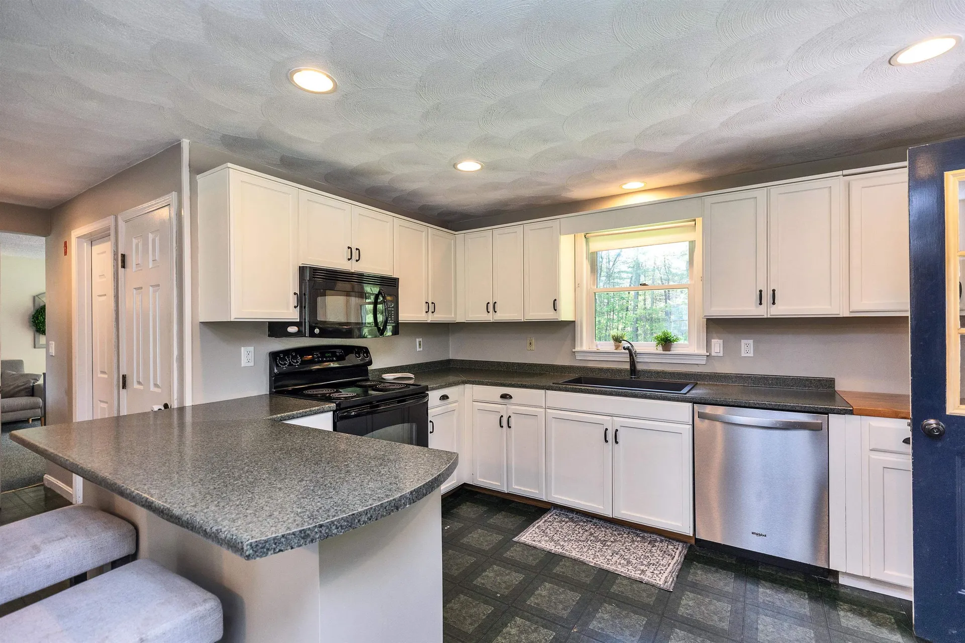 3 Pondview Drive Litchfield NH 03052