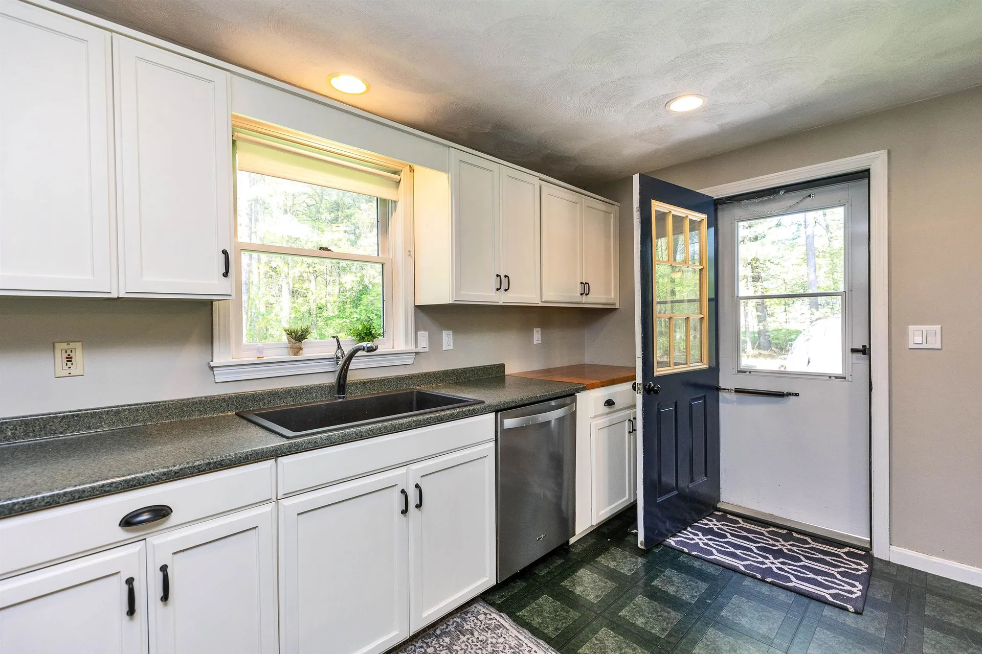 3 Pondview Drive Litchfield NH 03052