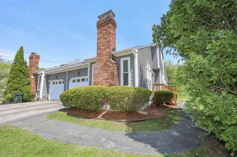 39 Foxwood Circle Manchester NH 03104