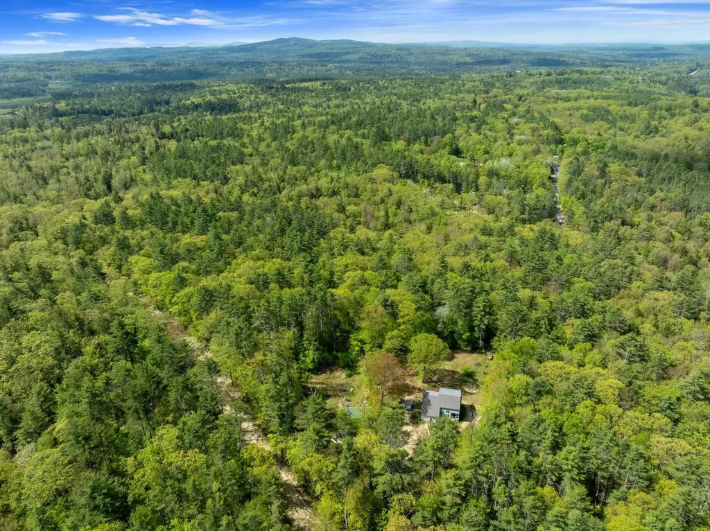 25 Vail Road Barnstead NH 03225