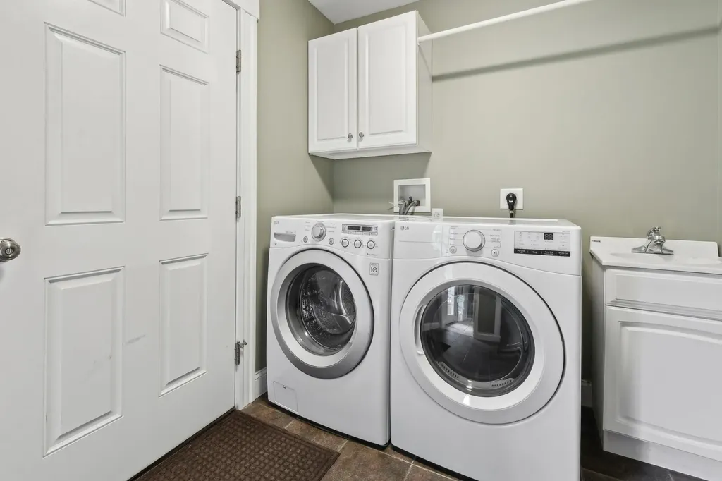 5 Sullivan Avenue Salem NH 03079