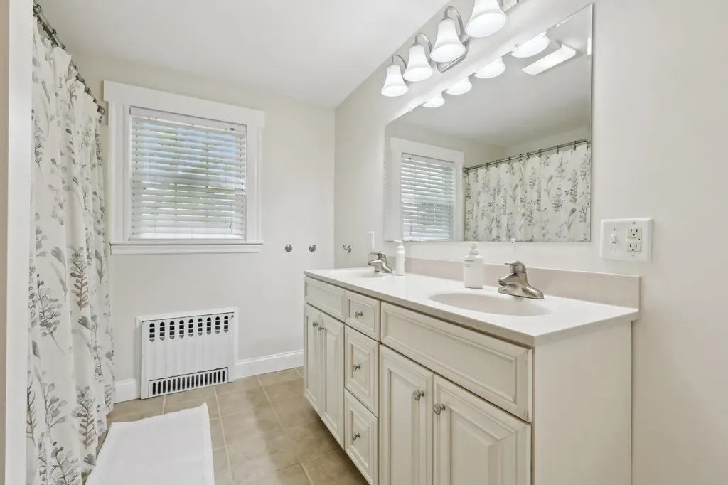 5 Sullivan Avenue Salem NH 03079