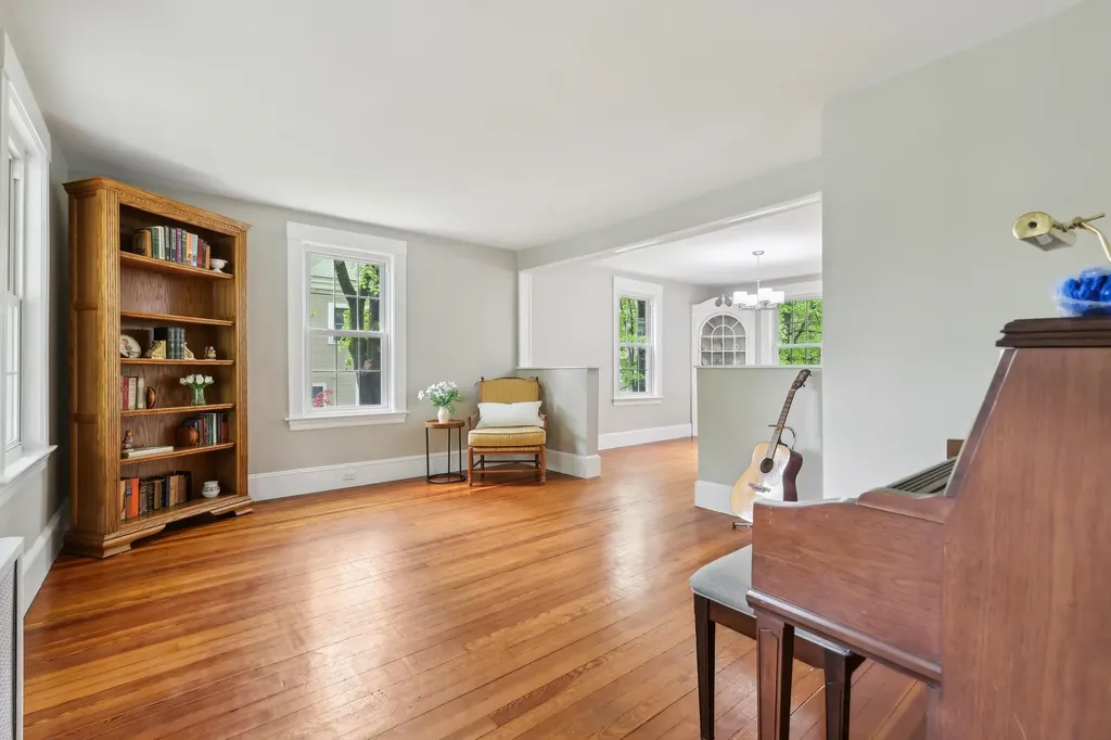 5 Sullivan Avenue Salem NH 03079