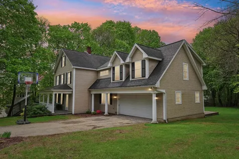 5 Sullivan Avenue Salem NH 03079
