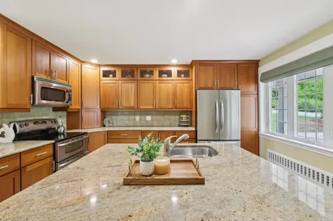 5 Sullivan Avenue Salem NH 03079