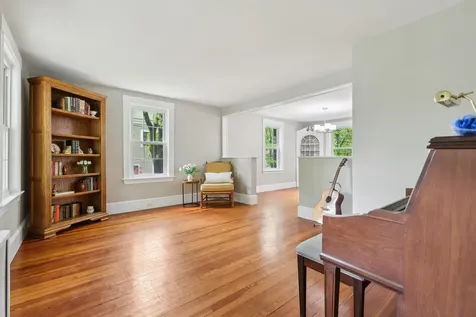 5 Sullivan Avenue Salem NH 03079