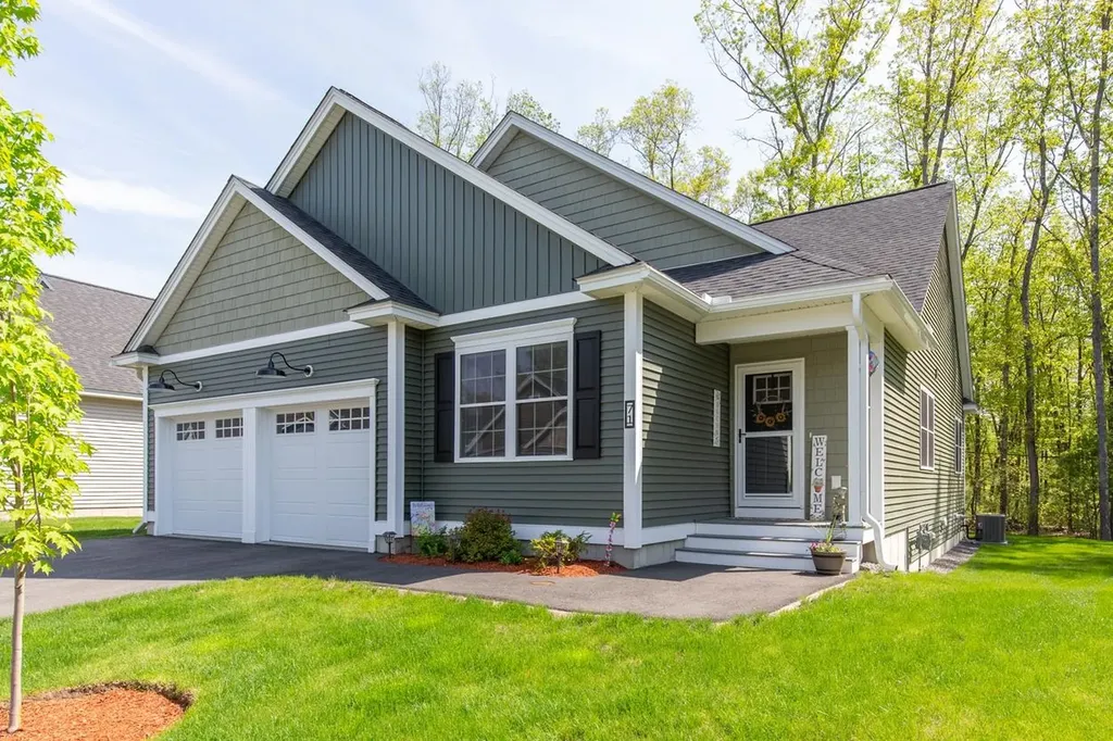 71 Massie Circle Hudson NH 03051