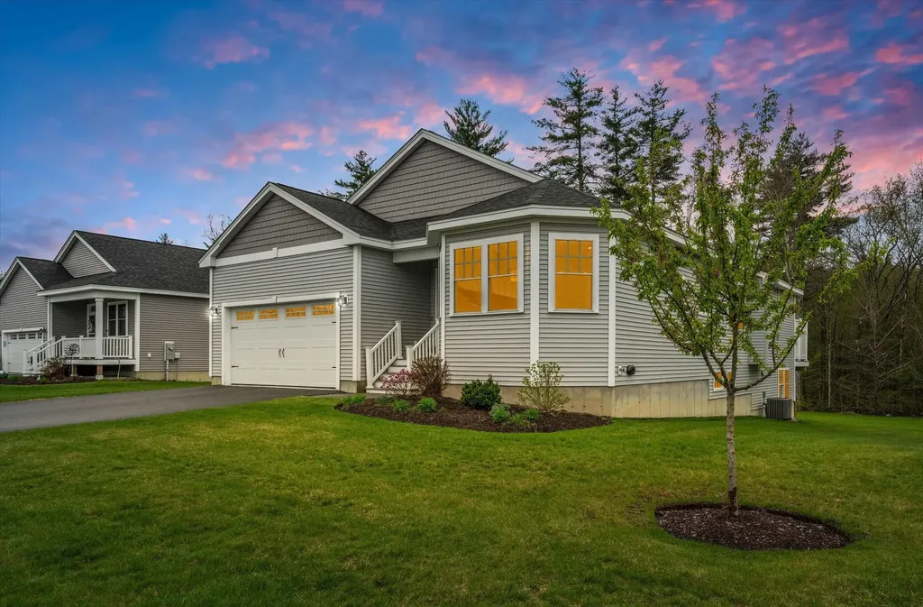 28 Blackstone Drive Raymond NH 03077