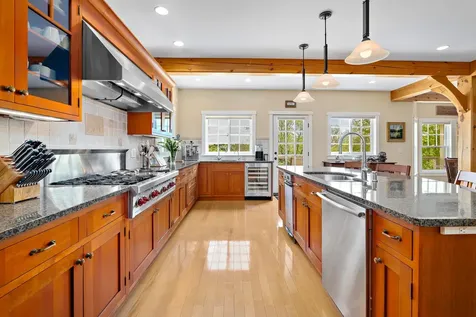 165 Bennington Lane Hartford VT 05059
