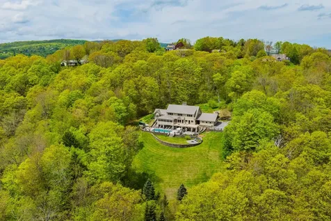 165 Bennington Lane Hartford VT 05059