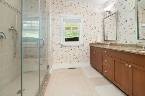 165 Bennington Lane Hartford VT 05059