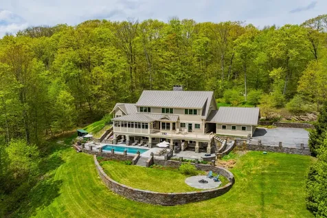 165 Bennington Lane Hartford VT 05059