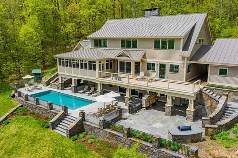 165 Bennington Lane Hartford VT 05059