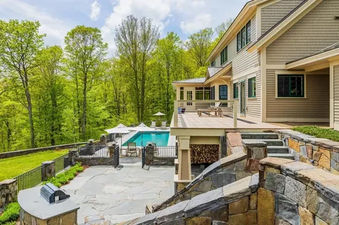 165 Bennington Lane Hartford VT 05059
