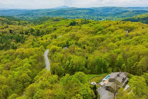 165 Bennington Lane Hartford VT 05059