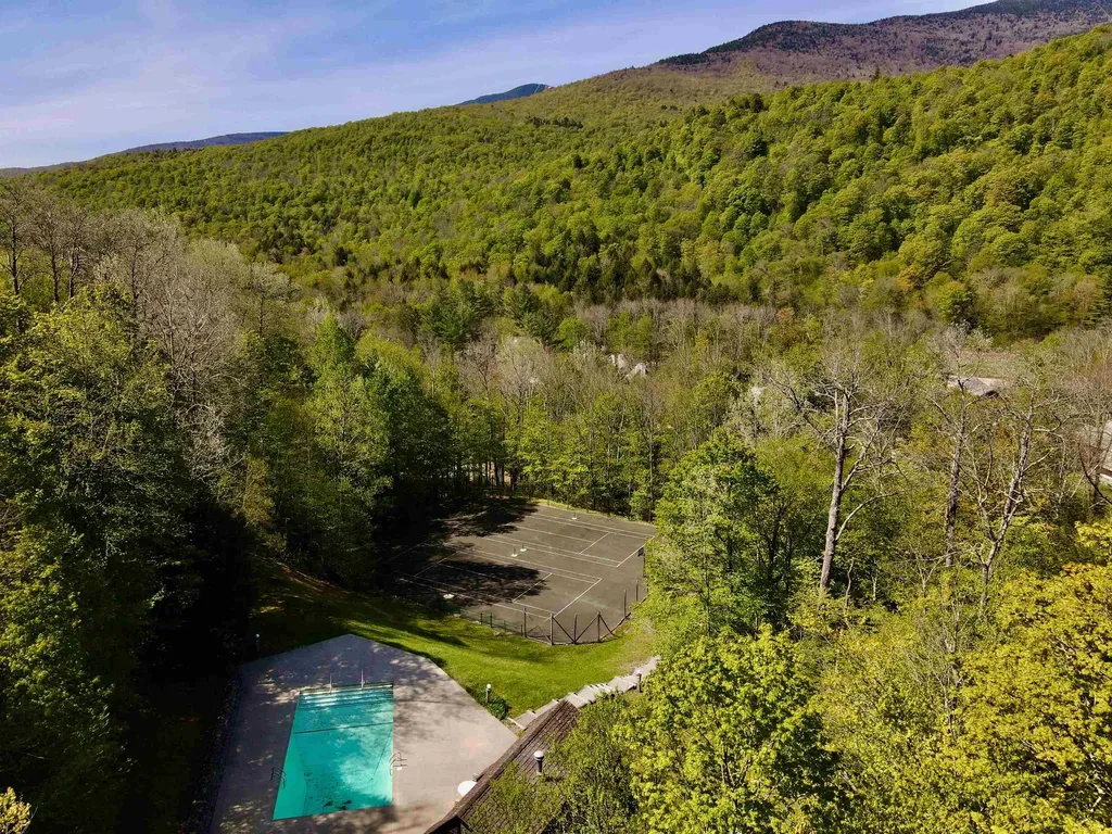 4610 Battleground Road Fayston VT 05673