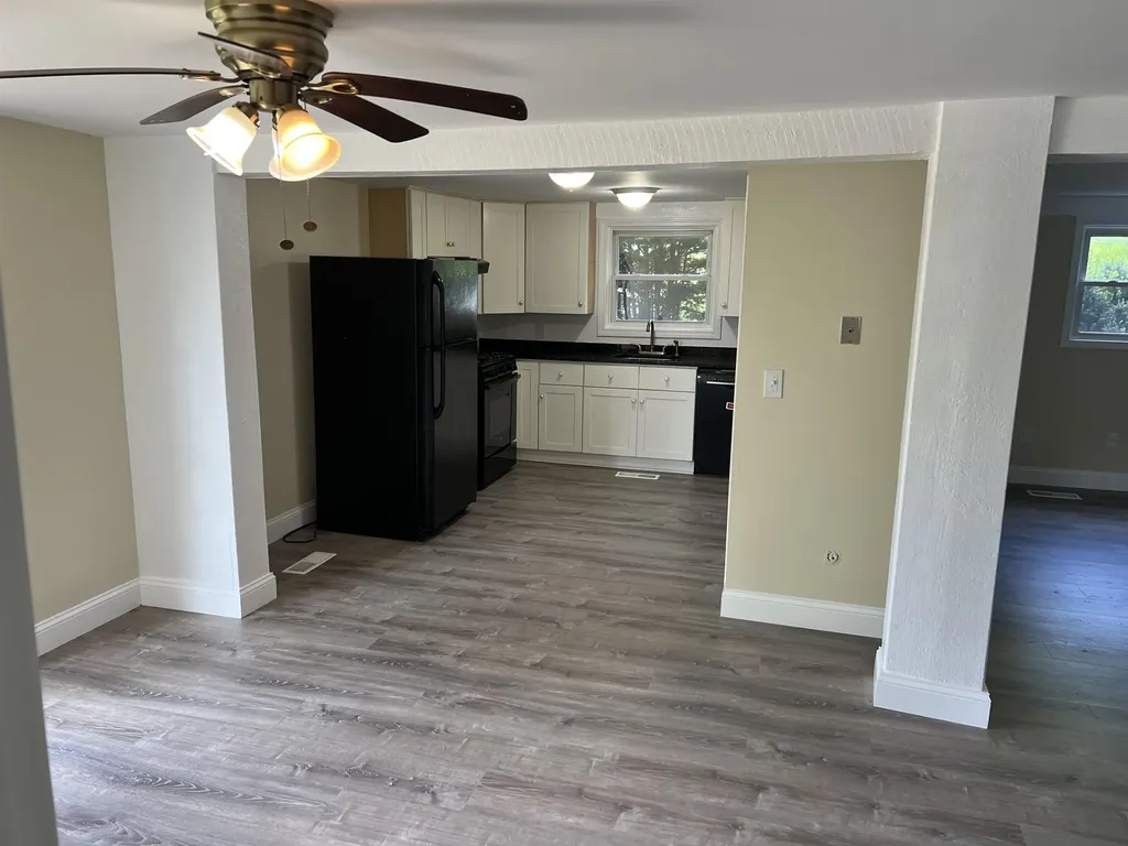 82 High Street Stratham NH 03885