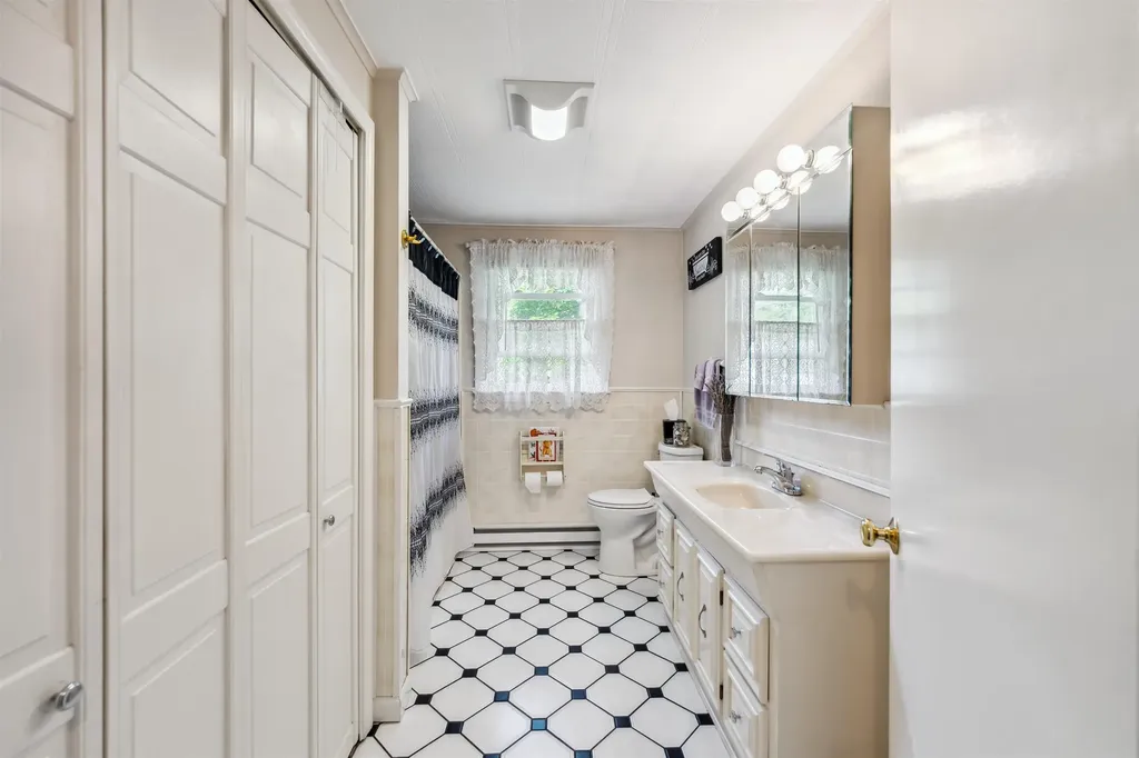 259 Brickett Road Manchester NH 03109