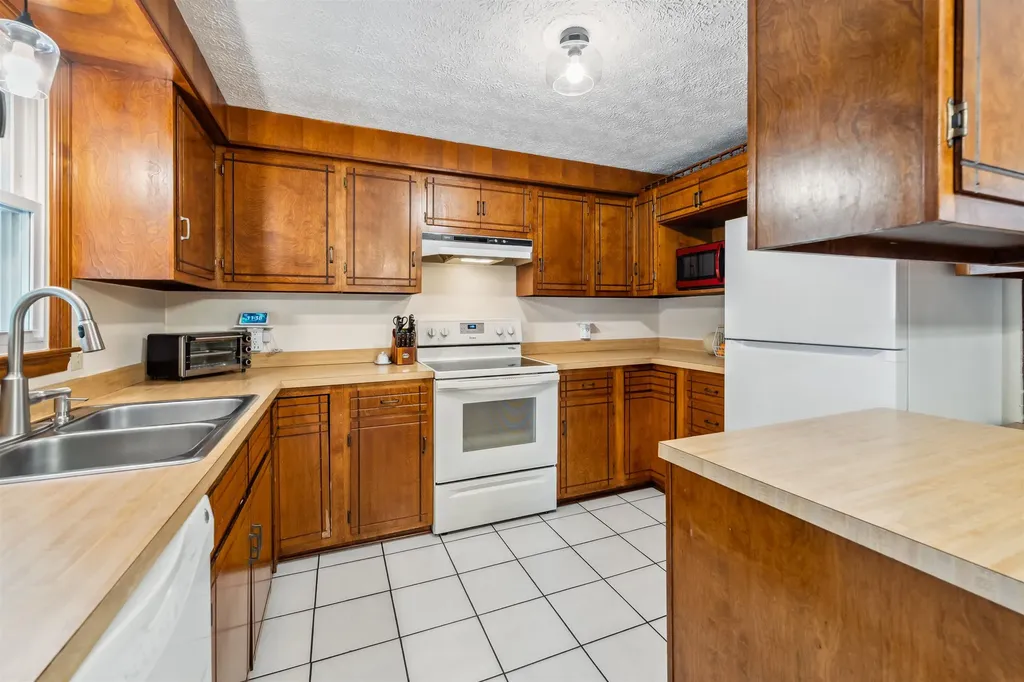 259 Brickett Road Manchester NH 03109