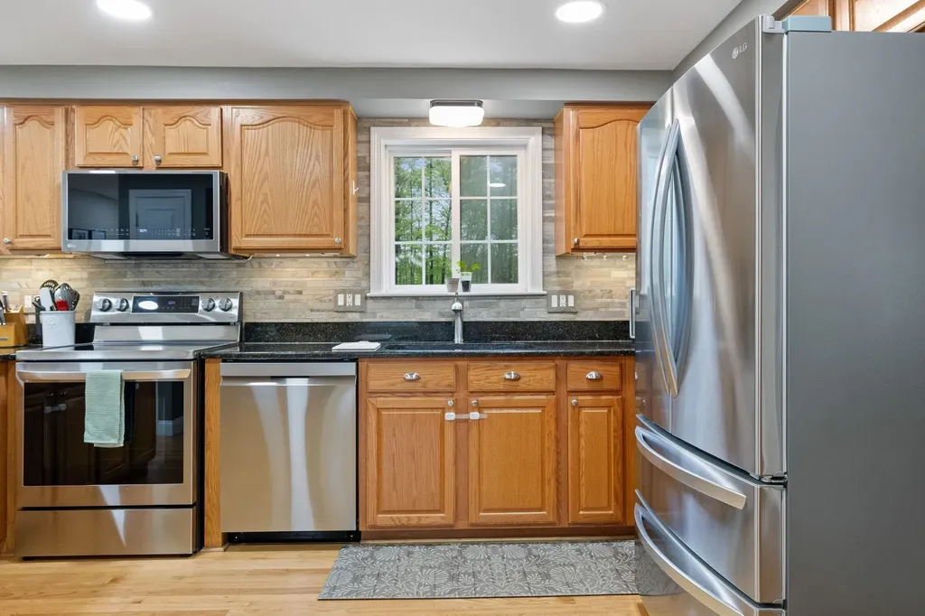 6 Aldrich Circle Merrimack NH 03054