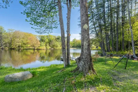 33 Moccasin Trail Hillsborough NH 03244