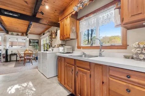 33 Moccasin Trail Hillsborough NH 03244