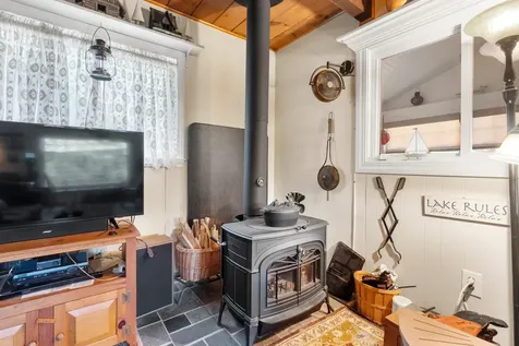 33 Moccasin Trail Hillsborough NH 03244