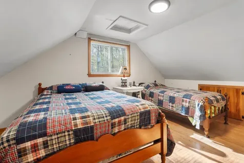 33 Moccasin Trail Hillsborough NH 03244