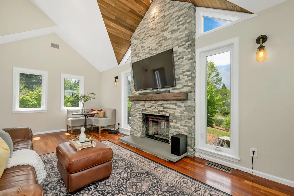 204 Chase Way Manchester NH 03104