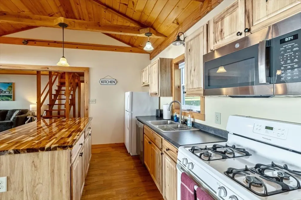 39 Bourdeau Lane North Alburgh VT 05440