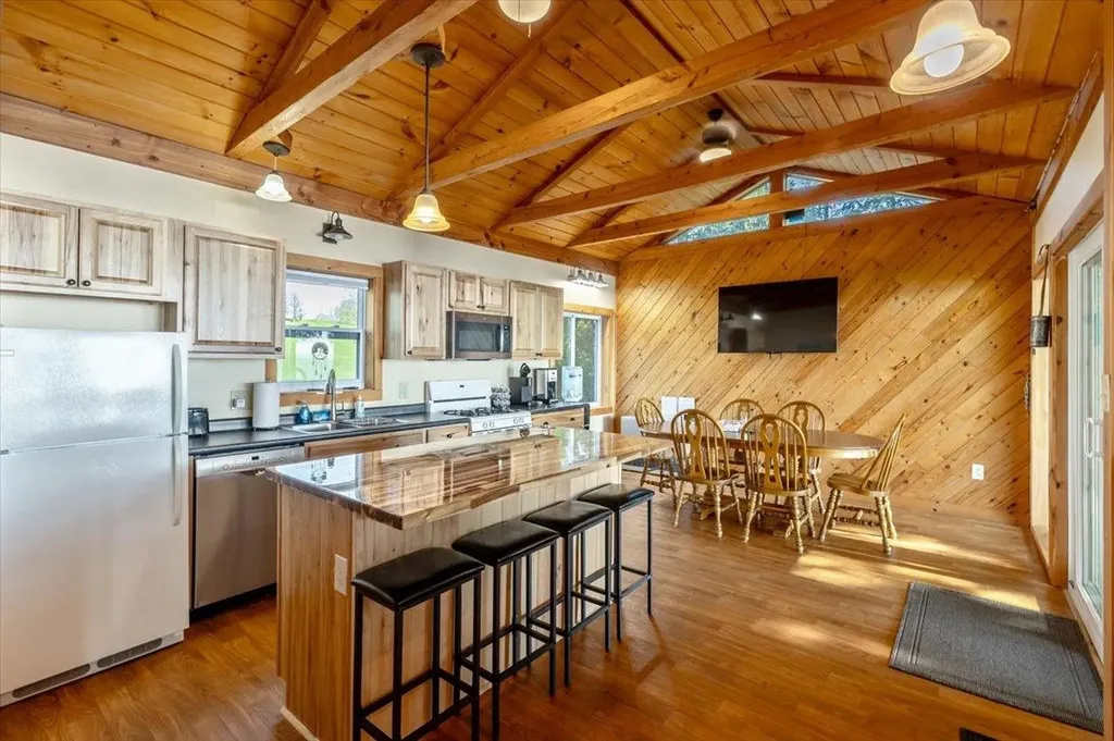 39 Bourdeau Lane North Alburgh VT 05440