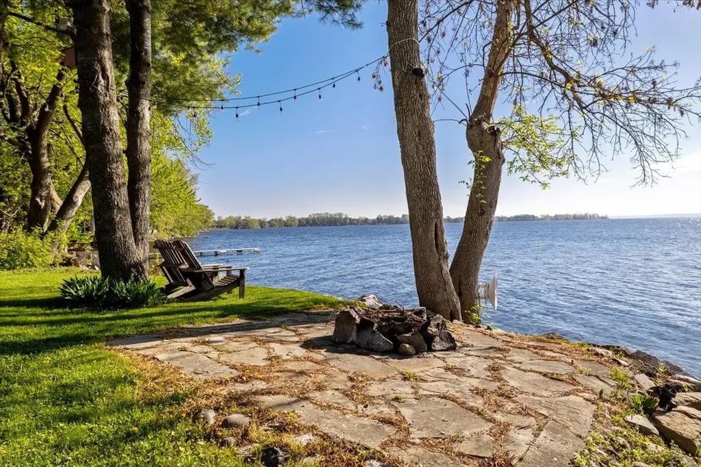 39 Bourdeau Lane North Alburgh VT 05440