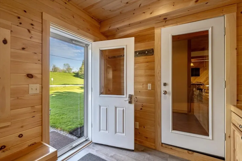 39 Bourdeau Lane North Alburgh VT 05440