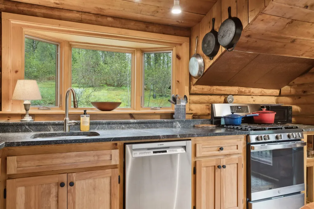 3450 North Perry Road Barnard VT 05031