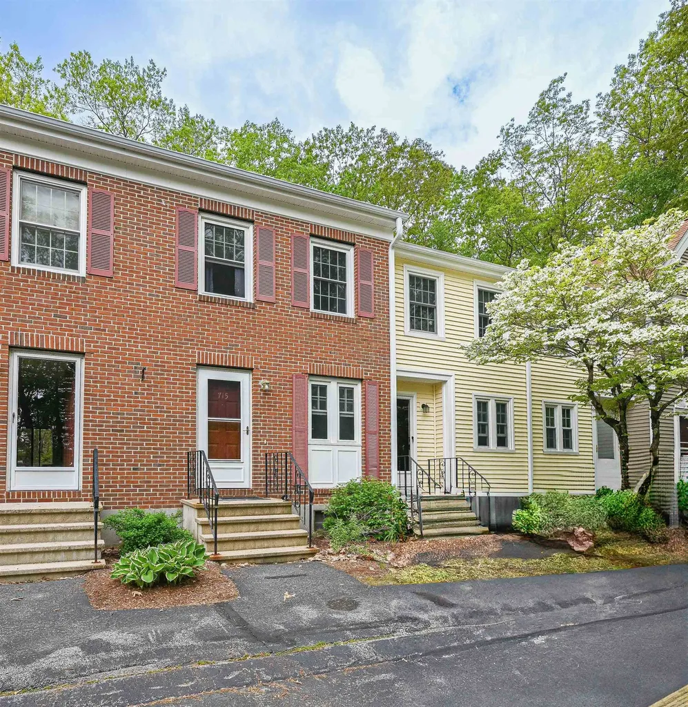 715 Fox Hollow Way Manchester NH 03104