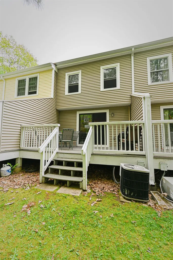 715 Fox Hollow Way Manchester NH 03104